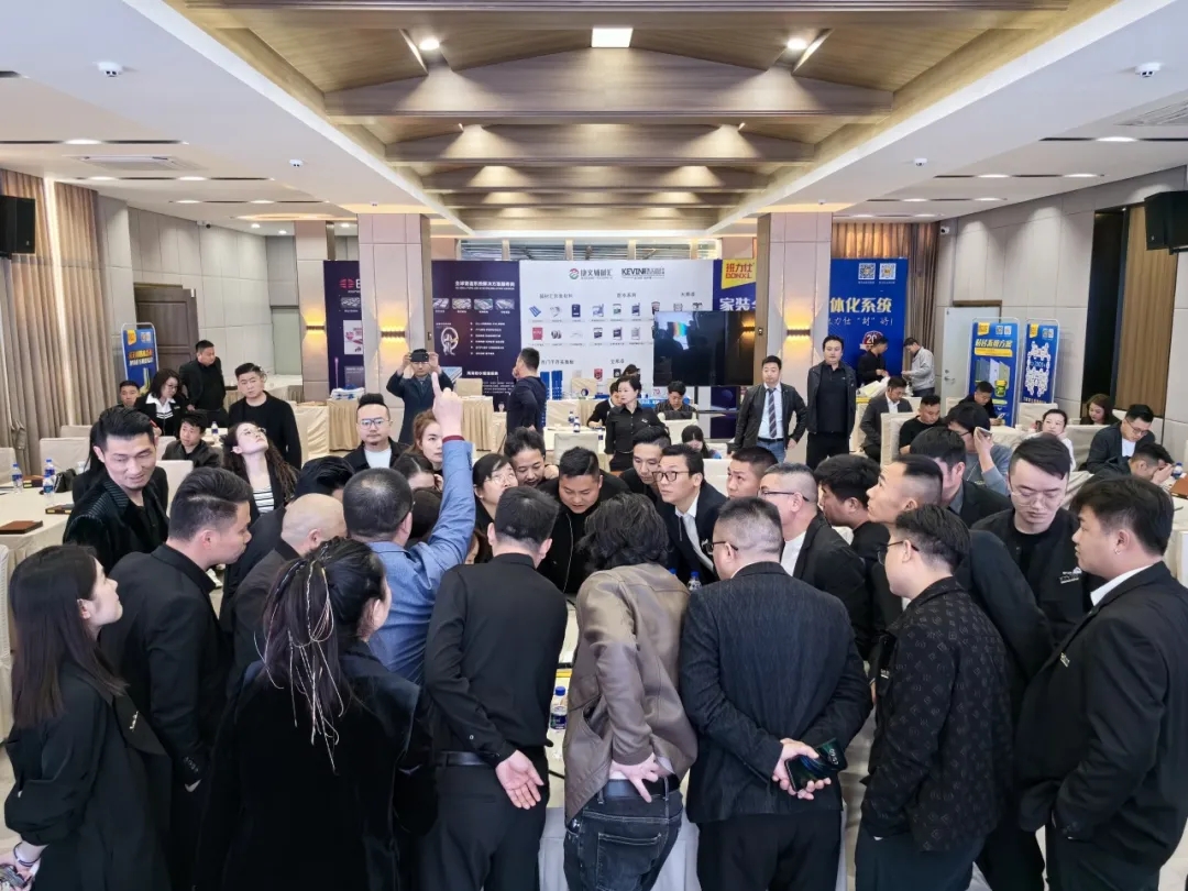 云端设计盛典大咖云集！抖圈.为dU而生股份携手香港凯文设计集团，，，，，，，，共同打造健全光空间！